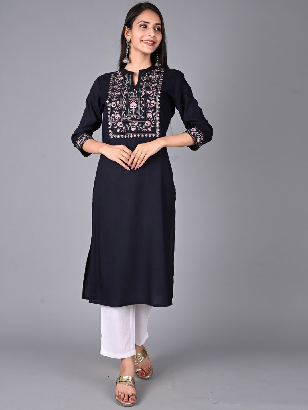 

AARYAHI Band Collar Regular Kurta With Palazzos, Navy blue