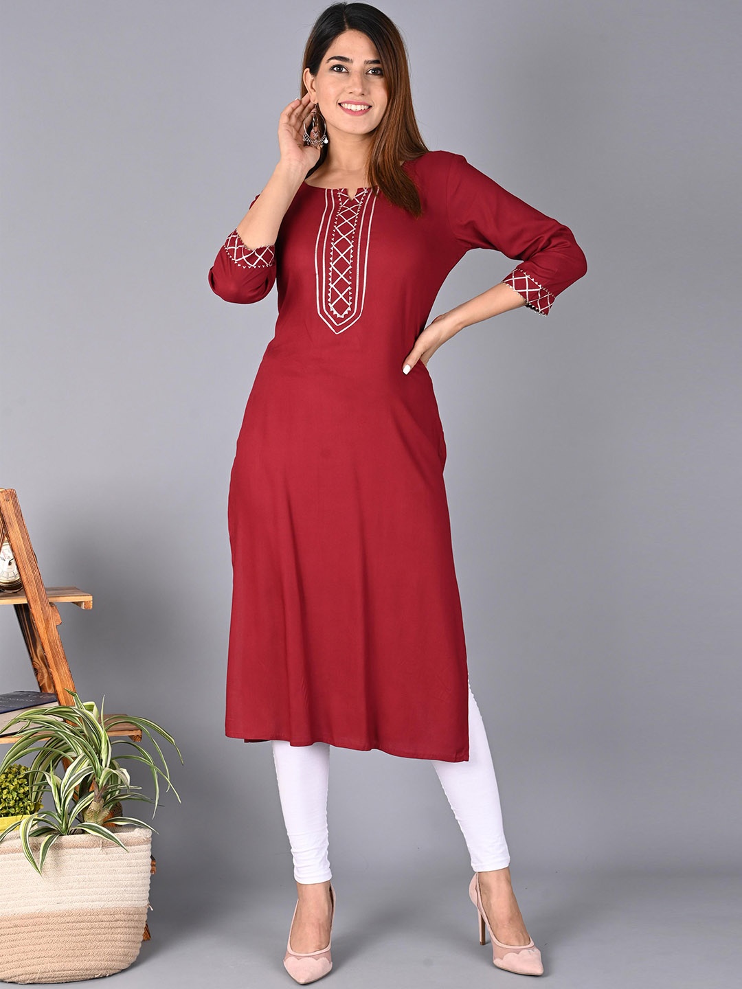 

AARYAHI Regular Kurta & Leggings, Maroon
