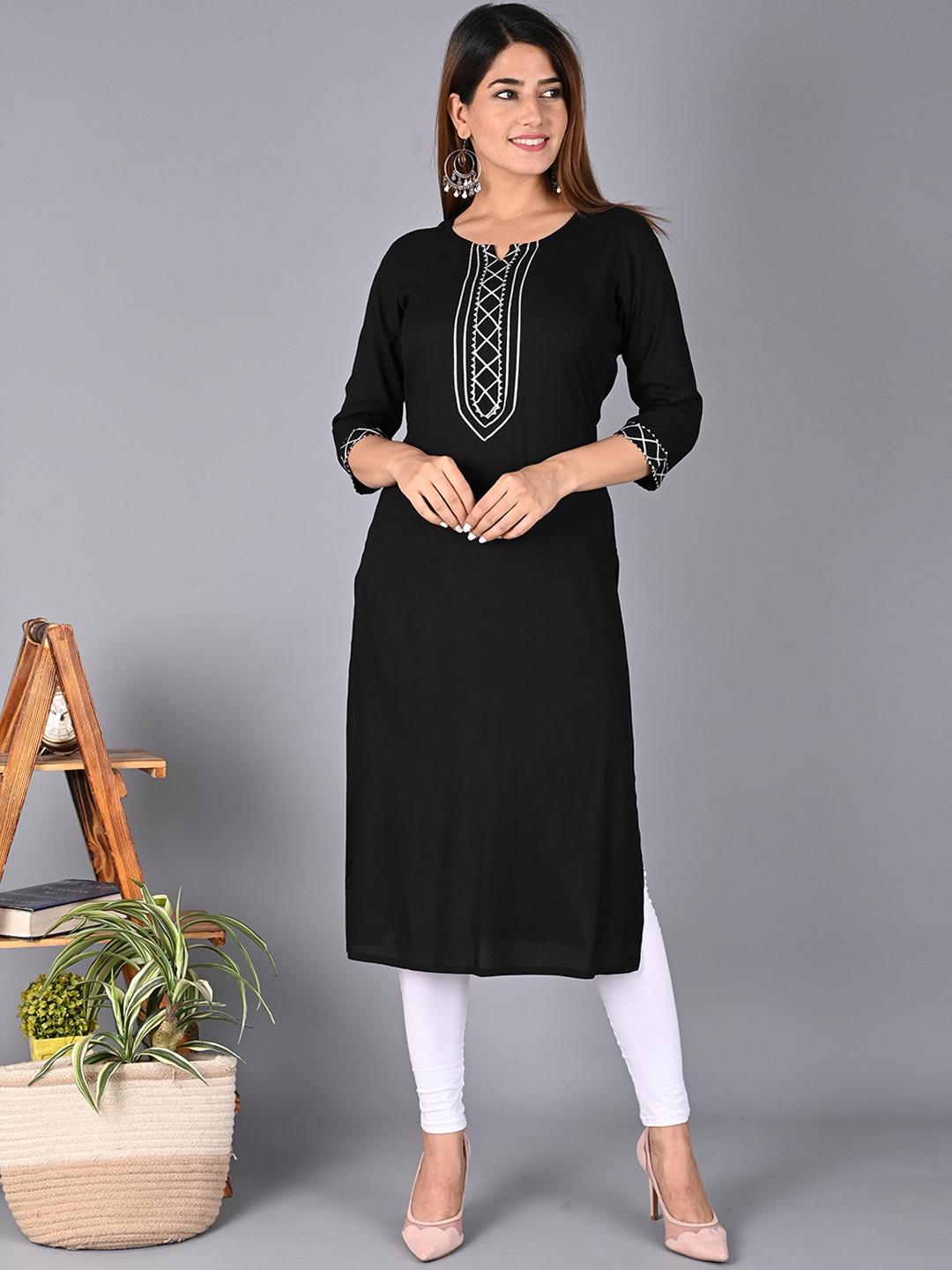 

AARYAHI Regular Kurta With Leggings, Black