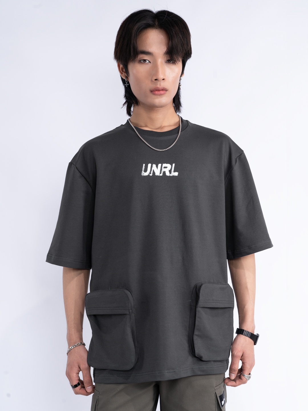 

UNRL Men Brand Logo Printed Drop-Shoulder Sleeves Pure Cotton Pockets Oversized T-shirt, Grey