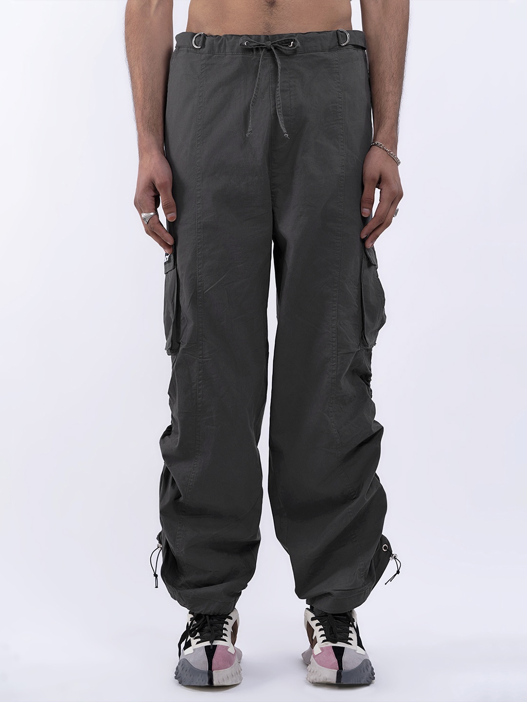 

UNRL Men Toggle Hem Pure Cotton Cargos, Grey