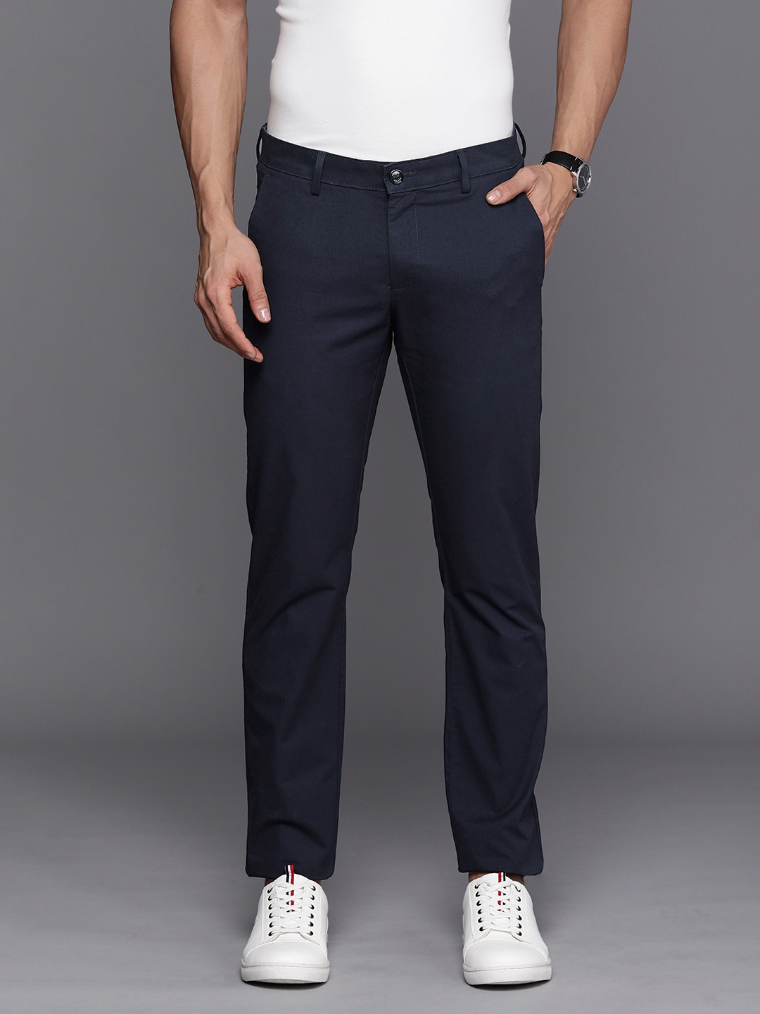 

Allen Solly Men Solid Slim Fit Mid-Rise Chinos, Navy blue