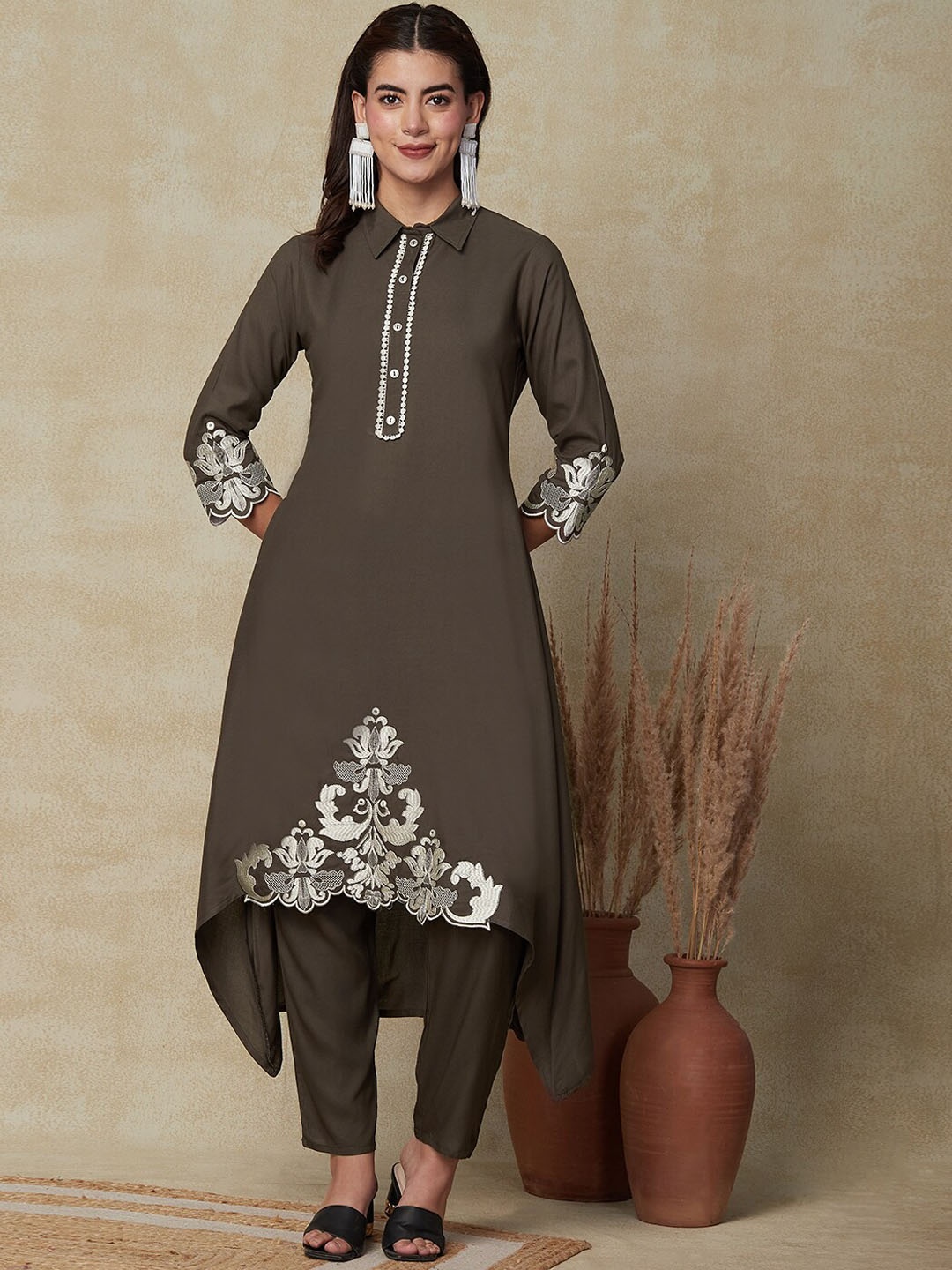 

FASHOR Grey Floral Embroidered Shirt Collar A-Line High Low Kurta with Trousers