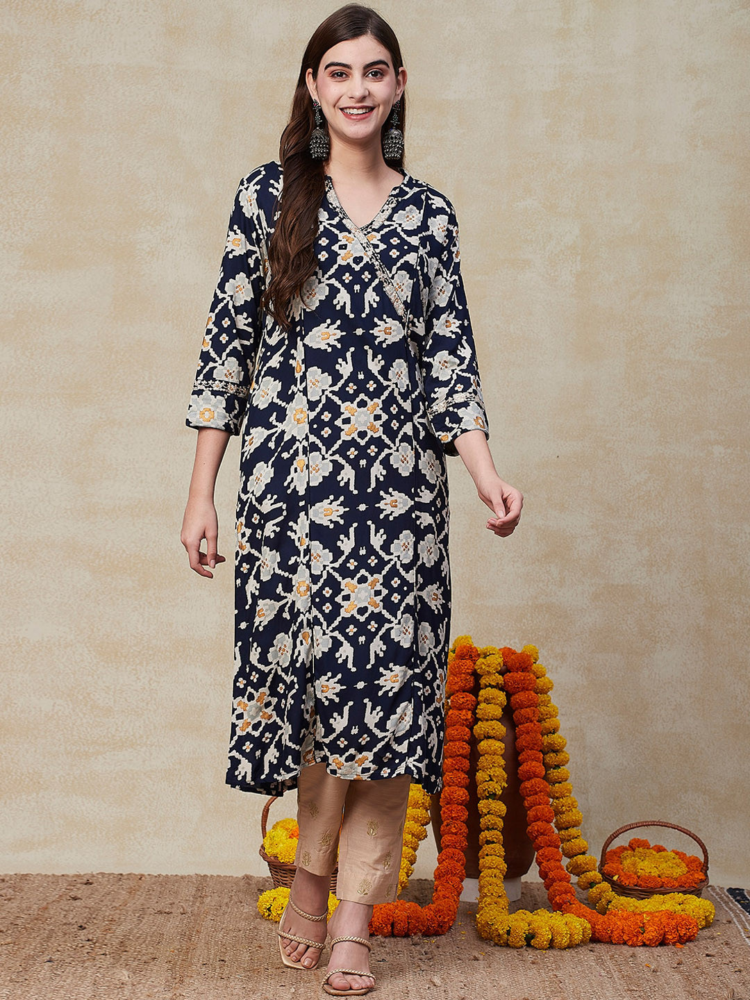 

FASHOR Floral Printed Mandarin Collar Zari Work Paneled Kurta, Navy blue