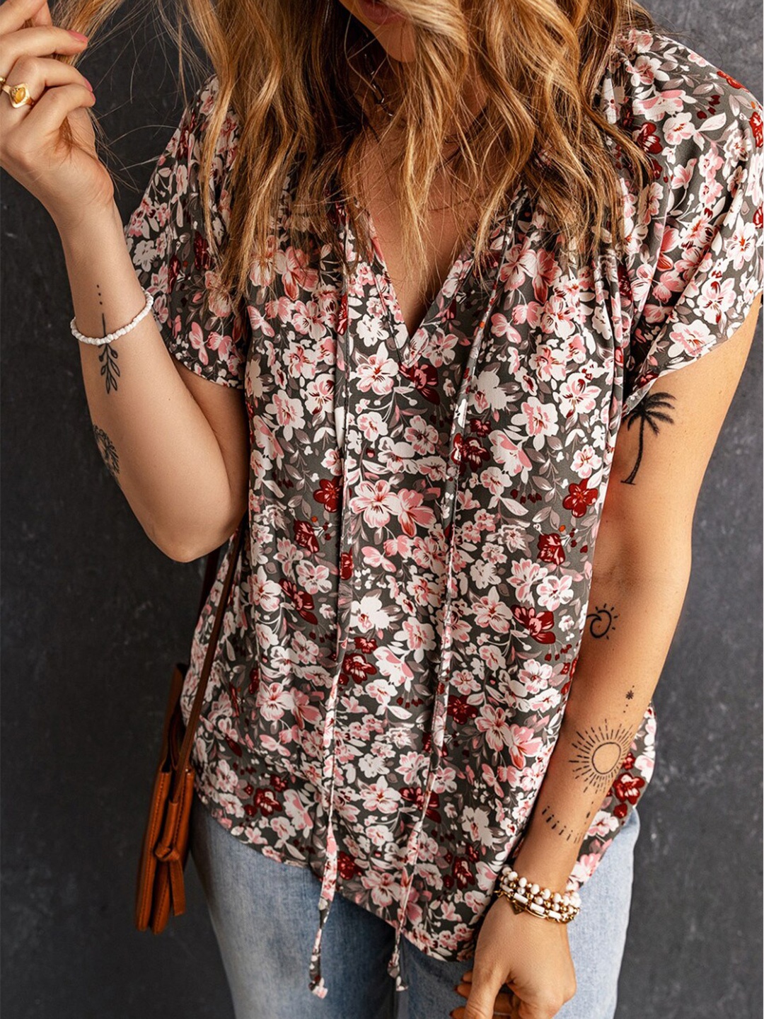 

StyleCast Grey & Pink Floral Printed Extended Sleeves Top