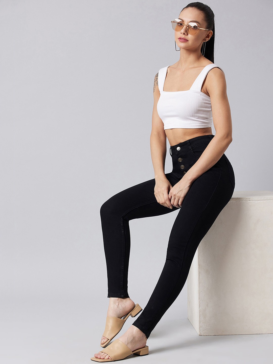

Roadster Women Skinny Fit Clean Look Stretchable Jeans, Black