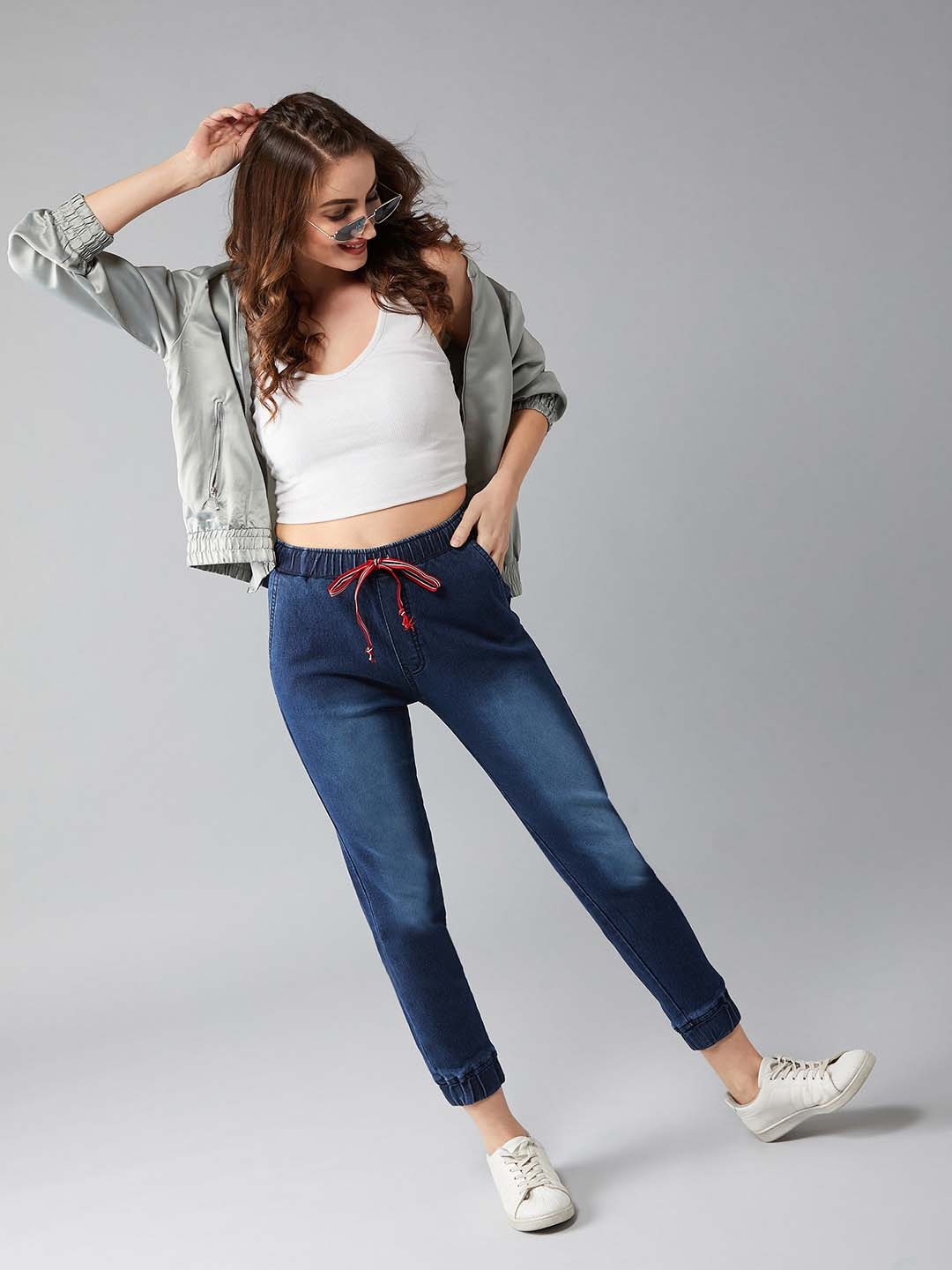

Roadster Women Navy Blue Jogger Fit Heavy Fade Stretchable Jeans