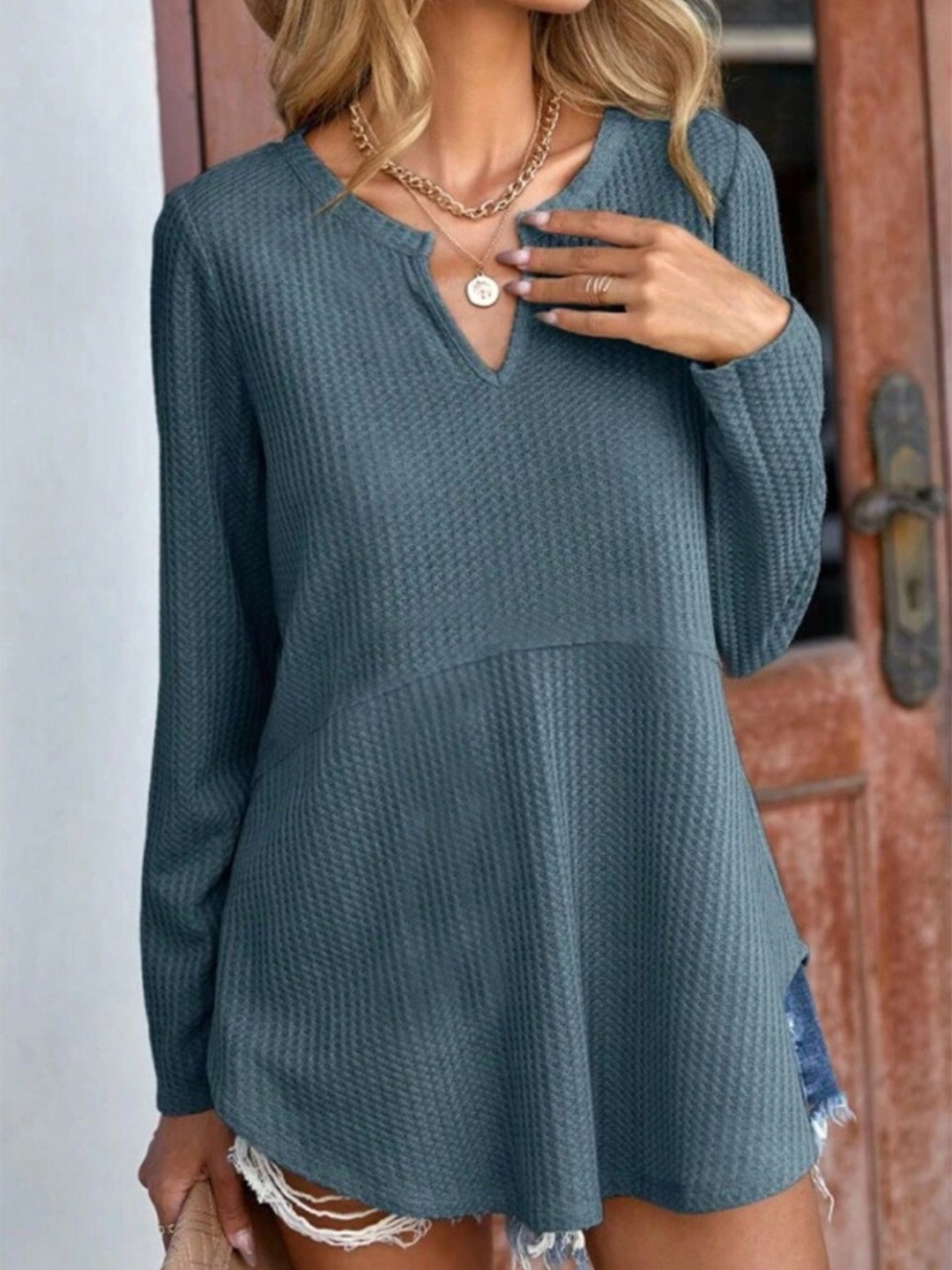 

StyleCast Teal Notched Neck Long Sleeve Longline Top