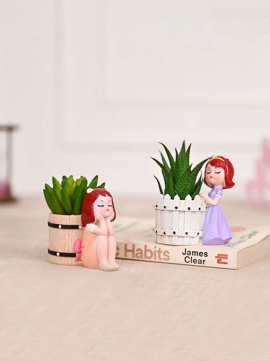 

DecorTwist 2-Pcs Beige & White figurine Patterned Planters, Cream