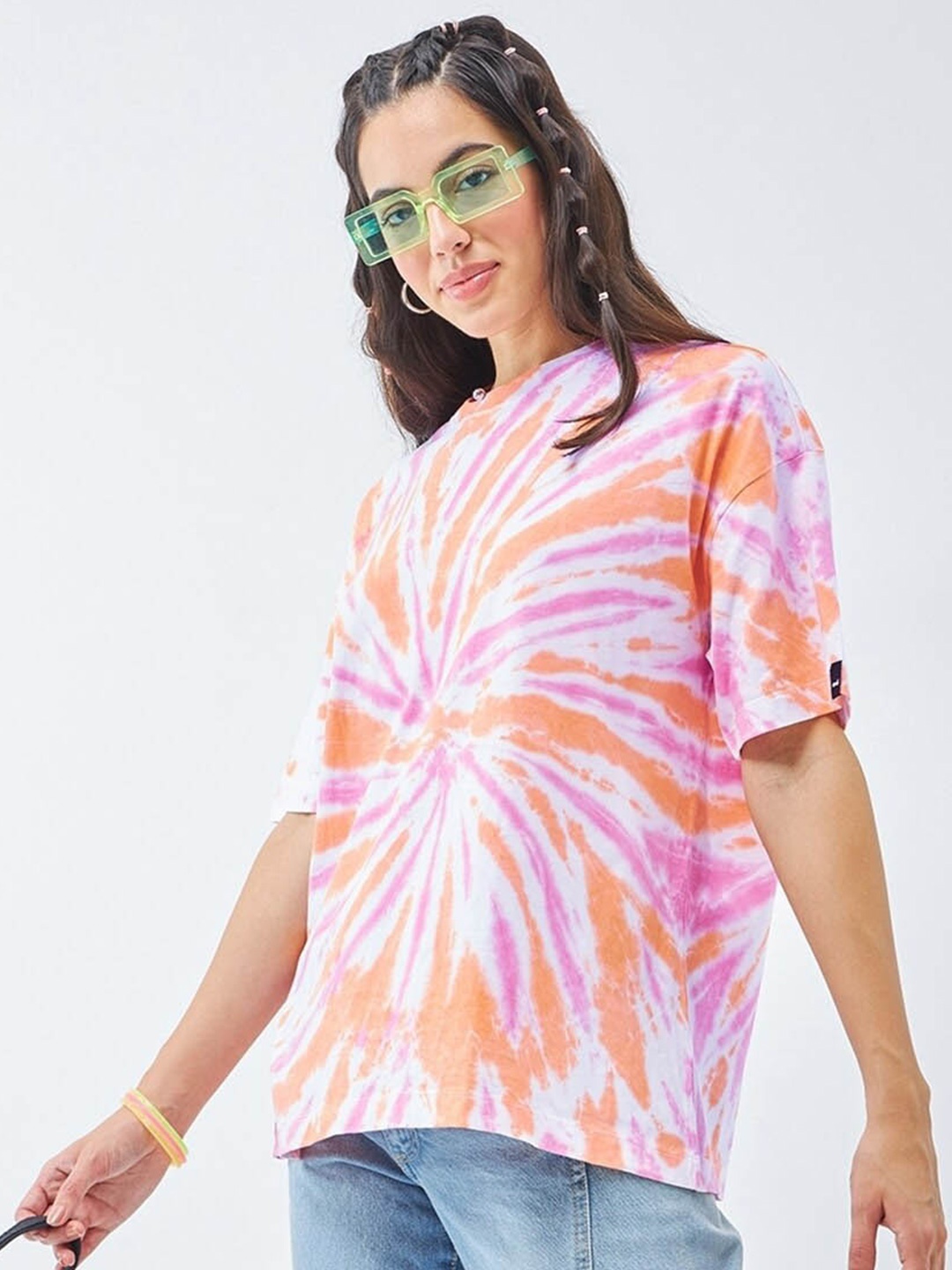 

Bewakoof White & Pink Dyed Drop Shoulder Sleeves Pure Cotton T-shirt