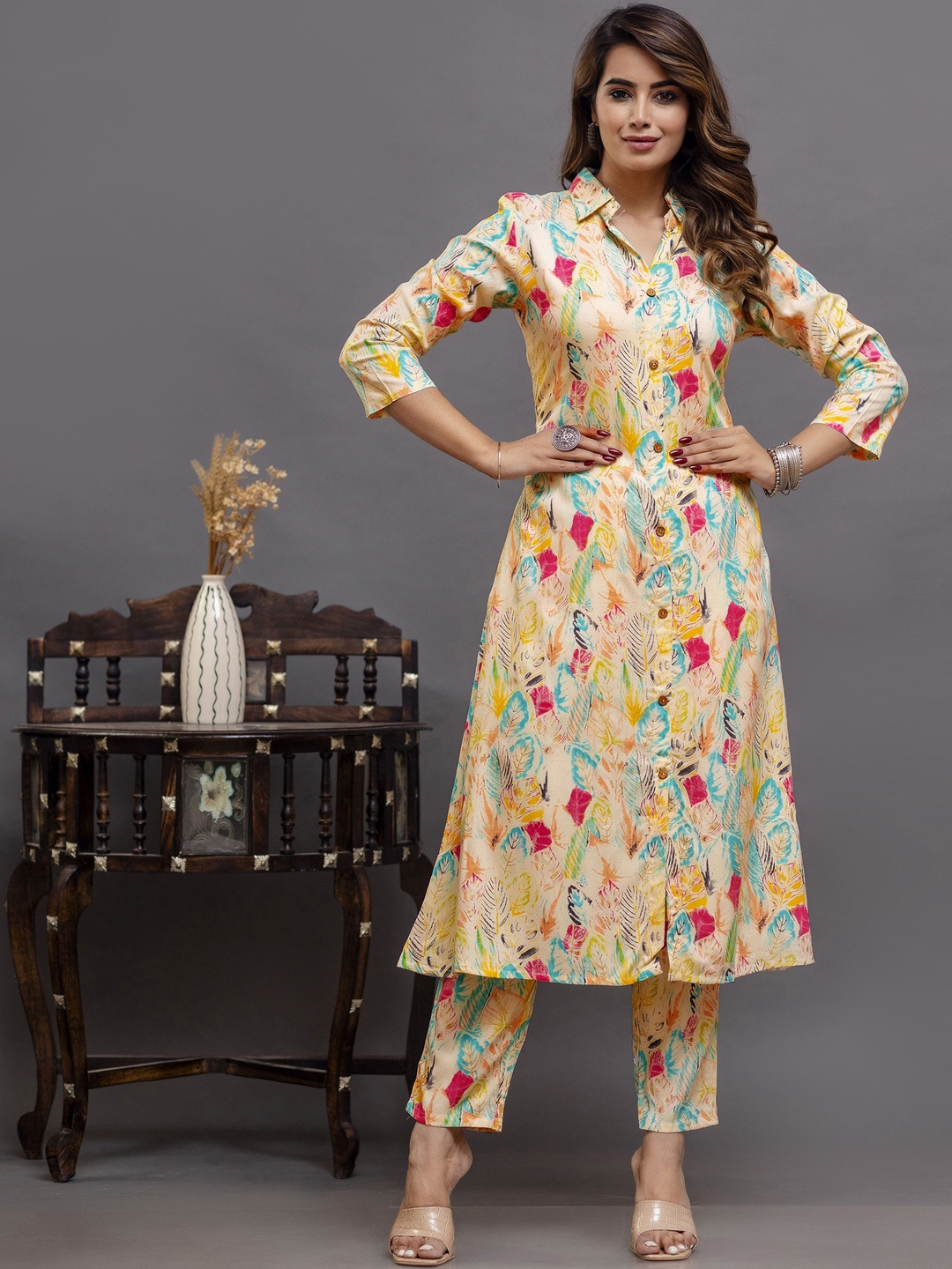 

Shedika Floral Printed Kurta with Trousers, Beige