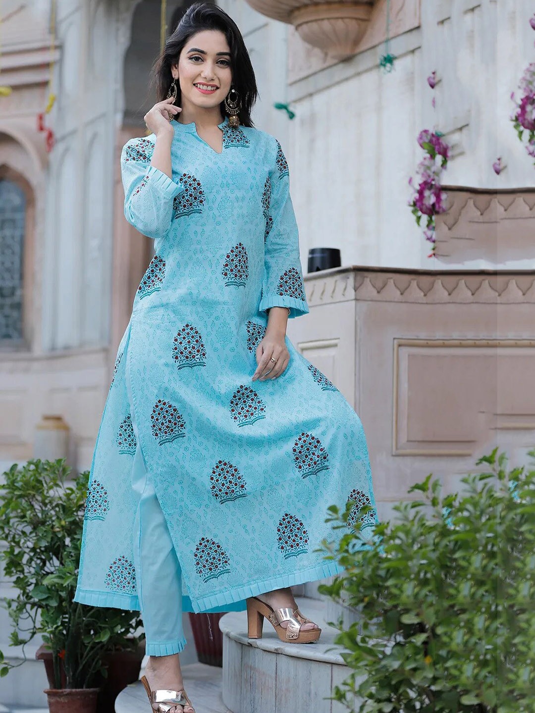 

KALINI Floral Printed Regular Kurta With Trousers, Blue