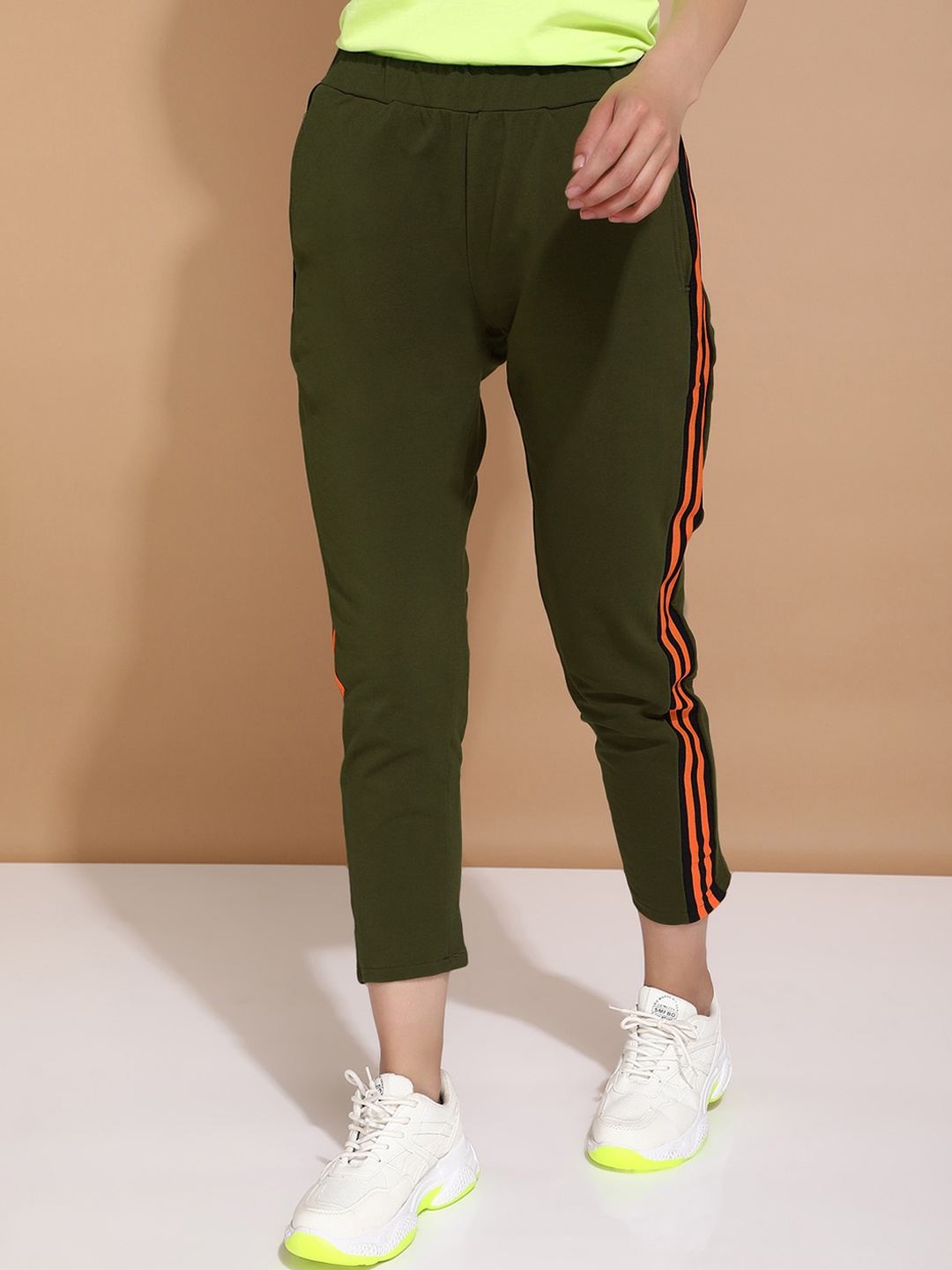 

LULU & SKY Women Mid-Rise Joggers, Green