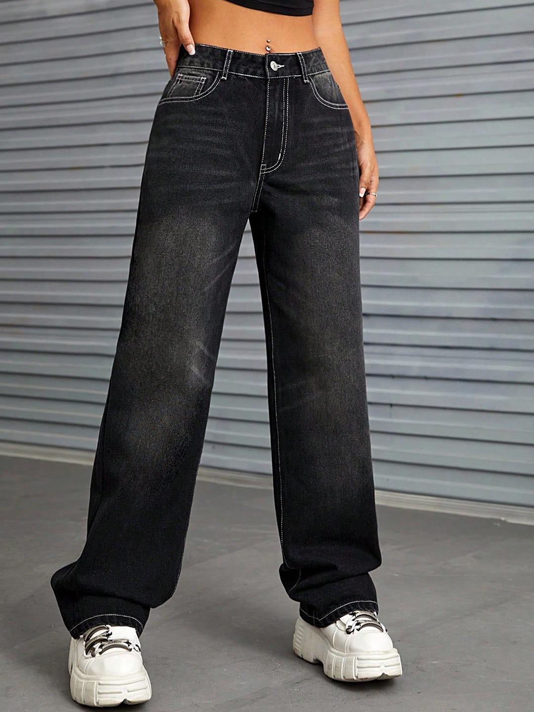 

LULU & SKY Women Loose Straight Fit Light Fade Stretchable Jeans, Black