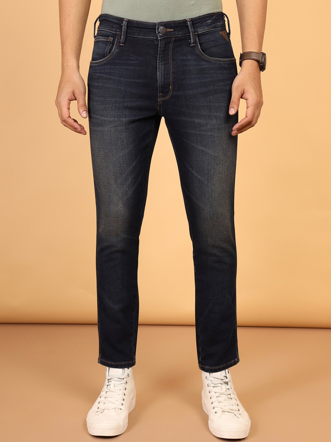 

Wrangler Men Slim Fit Clean Look Light Fade Stretchable Jeans, Blue