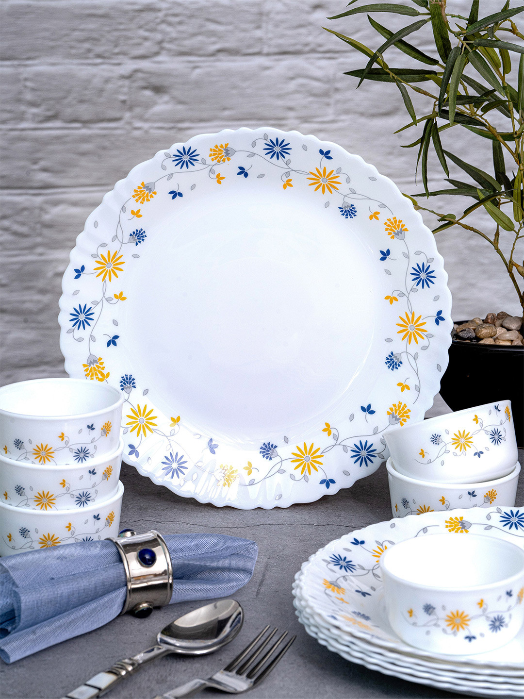 

Cello White 6 Pieces Dinner Plates & 12 Pieces Katori