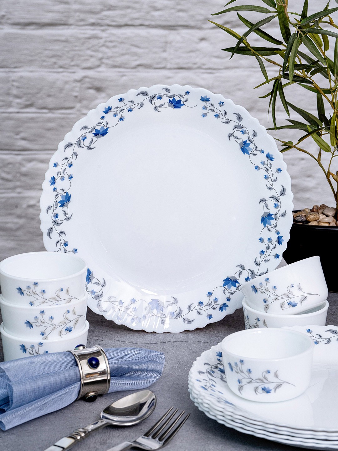 

Cello White 6 Pieces Dinner Plates & 12 Pieces Katori