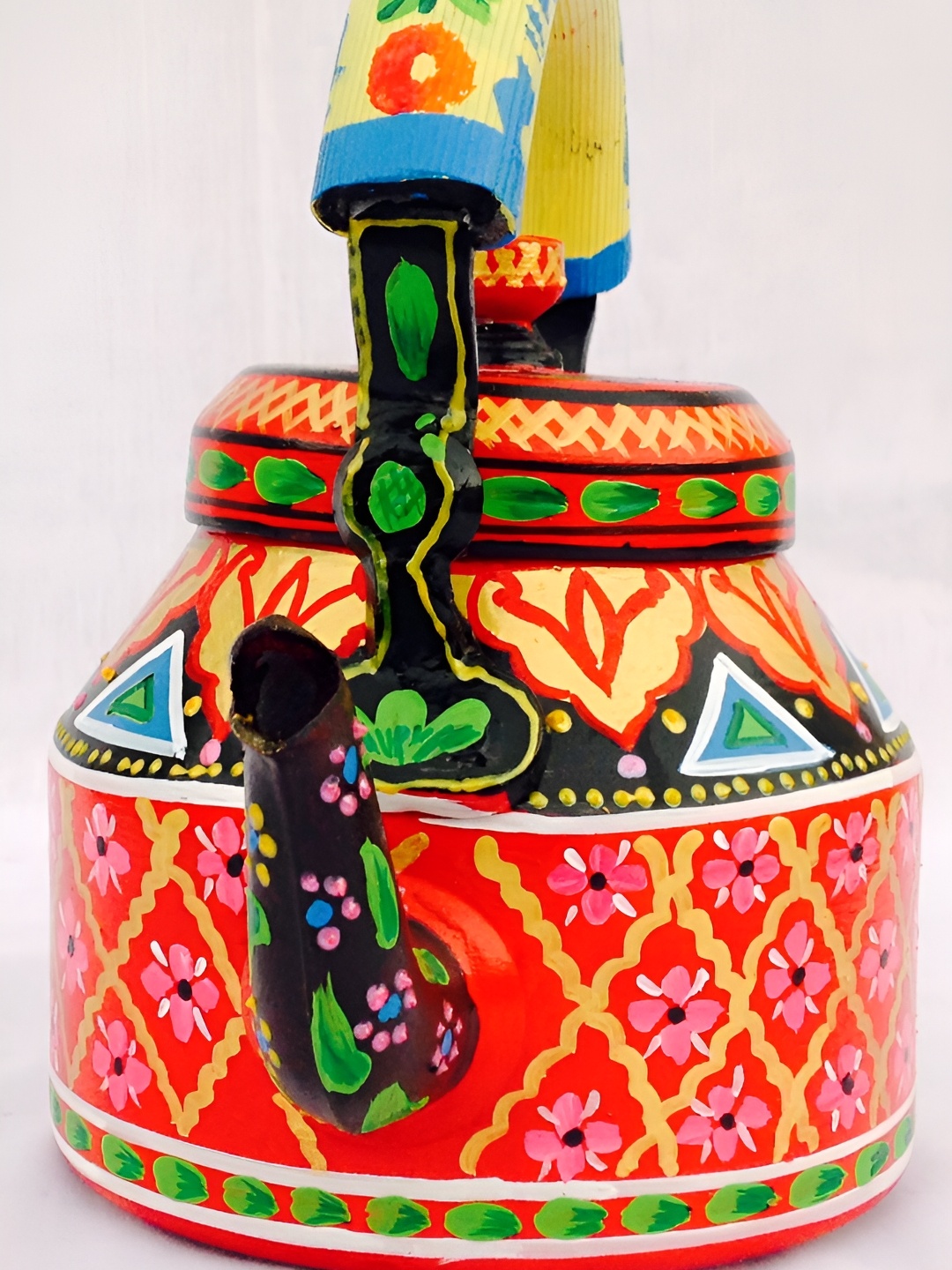 

iHandikart Red & Yellow Printed Stainless Steel Glossy Kettle 1L