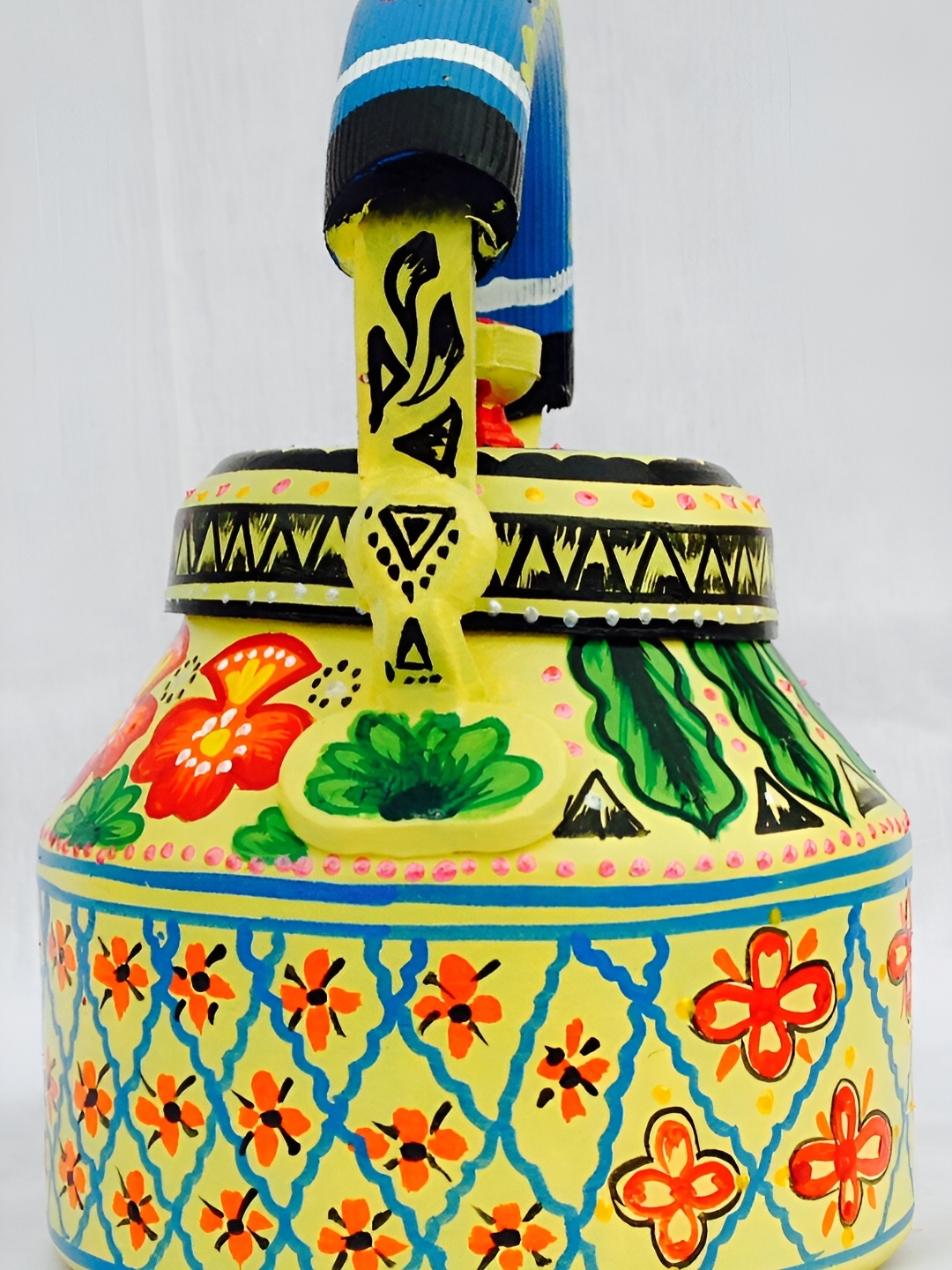 

iHandikart Yellow & Red Printed Stainless Steel Glossy Kettle 1L
