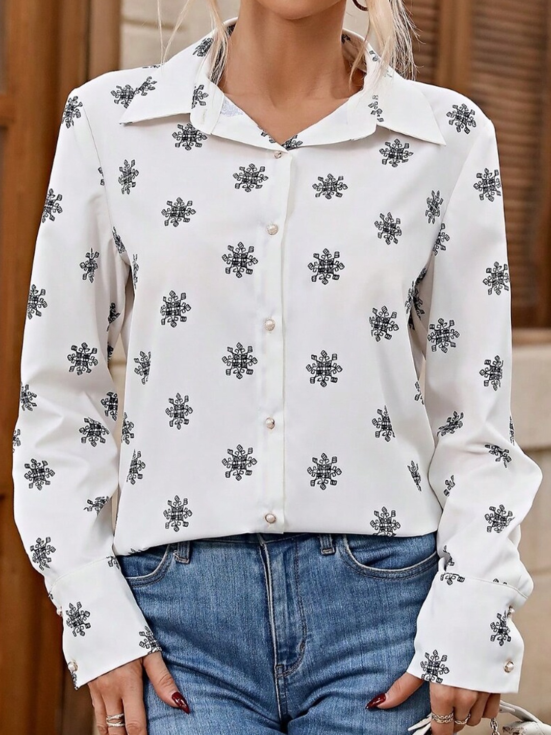 

Stylecast X KPOP White & Black Floral Printed Shirt Style Top