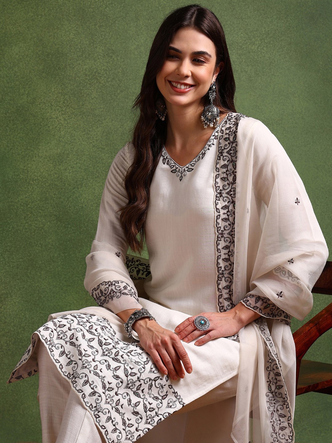 

AHIKA White Embroidered Straight Kurta with Trousers & Dupatta, Off white