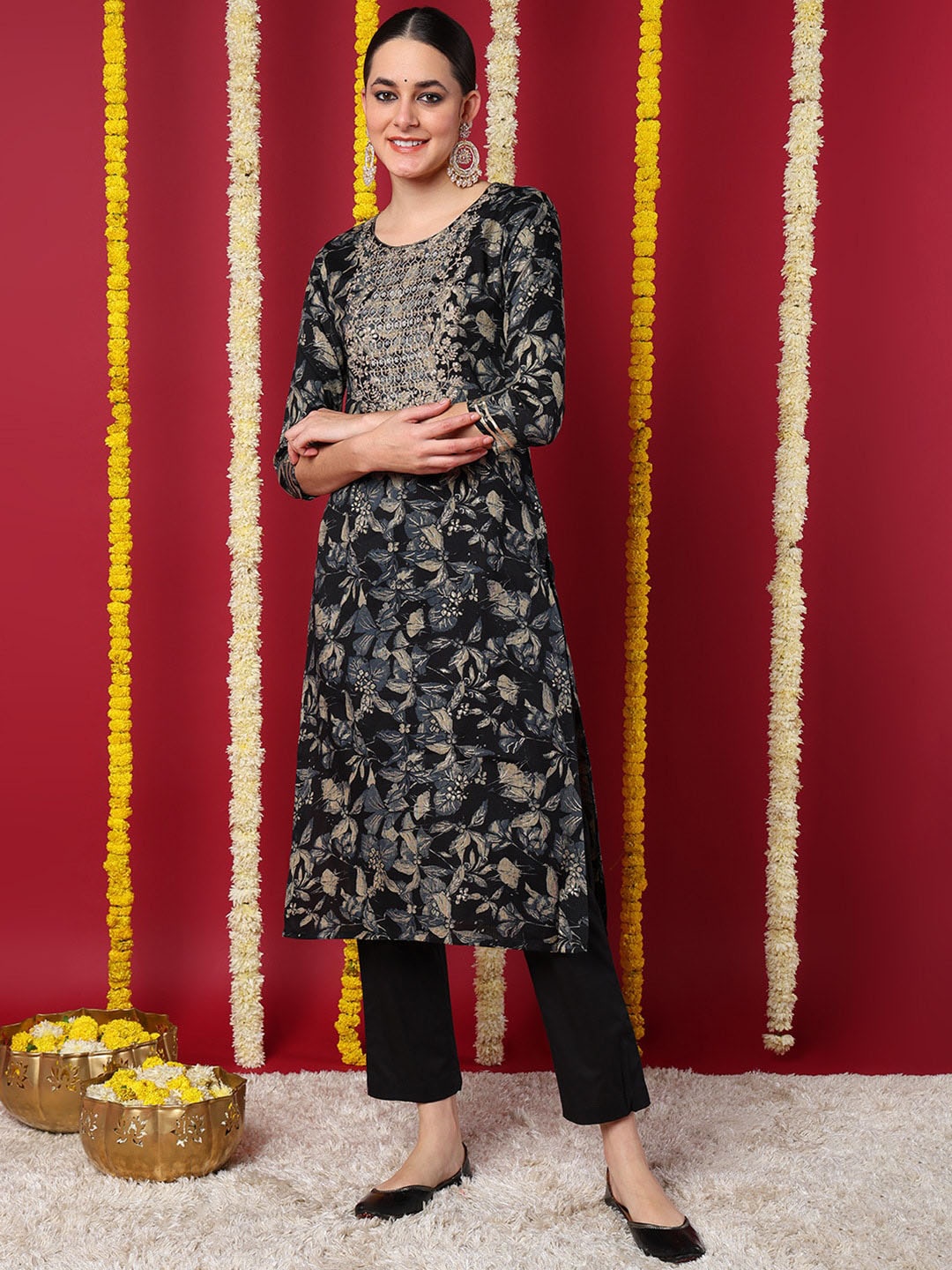 

AHIKA Navy Blue Floral Printed Thread Work Detailed Straight Kurta