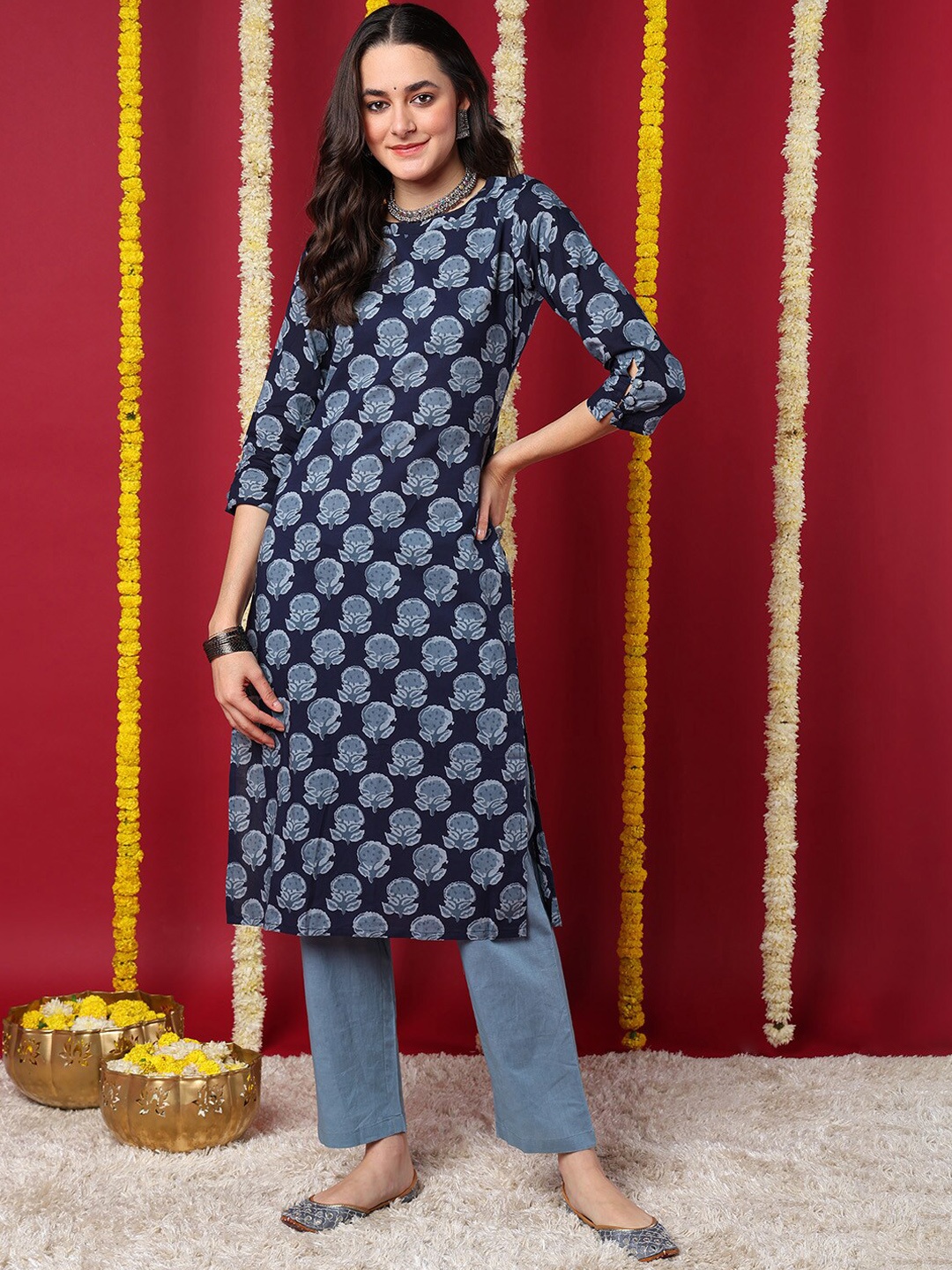 

AHIKA Floral Printed Boat Neck Three-Quarter Sleeves Cotton Straight Kurta, Navy blue