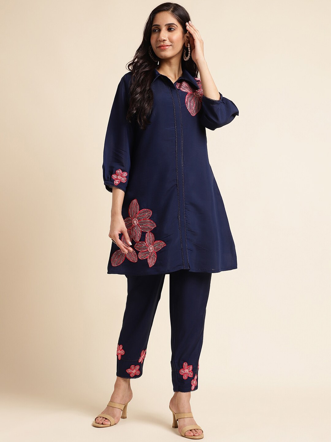 

FABMORA Floral Embroidered A-Line Pure Silk Kurta With Trouser, Navy blue