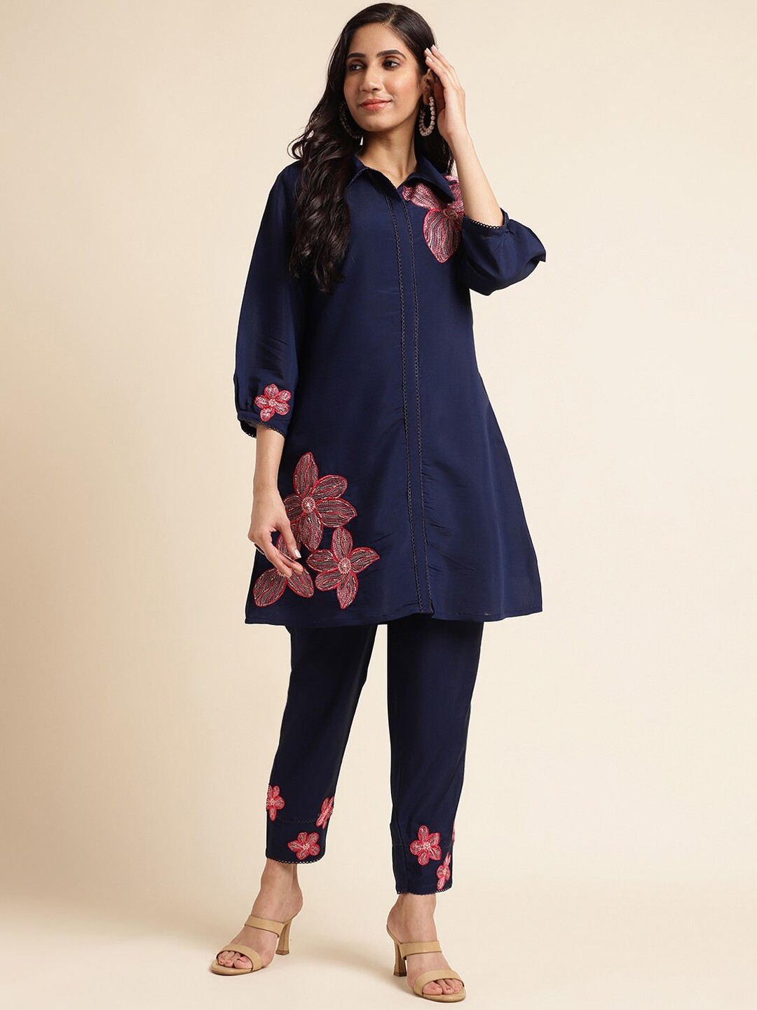 

FABMORA Floral Embroidered Shirt Collar A-Line Pure Silk Kurta WIth Trousers, Navy blue