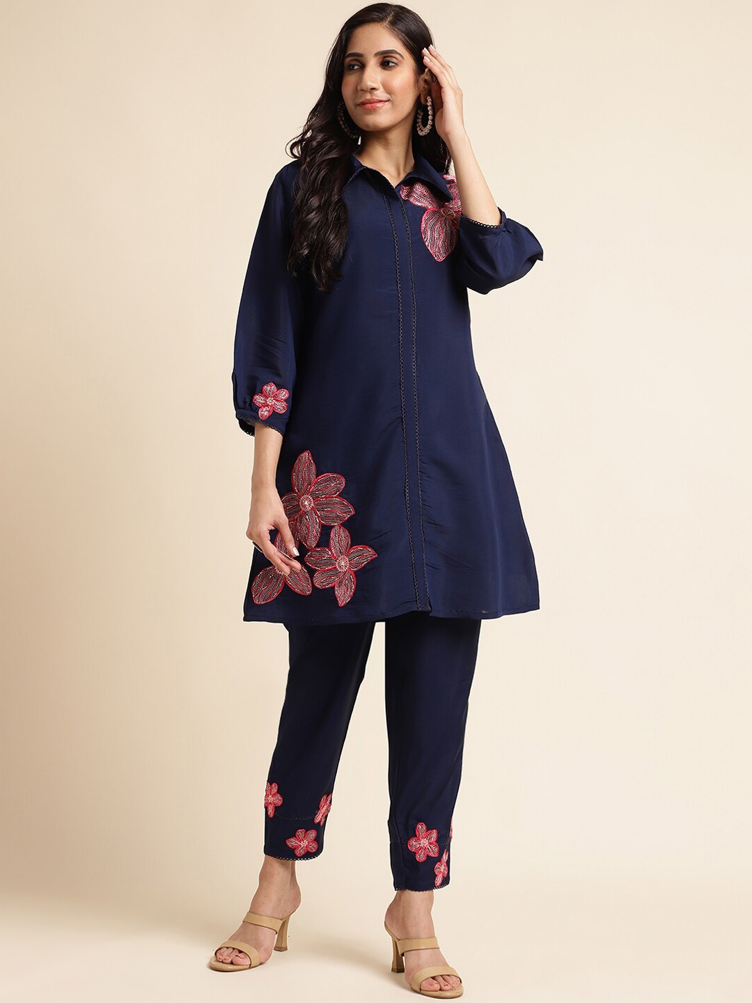 

FABMORA Floral Embroidered Shirt Collar A-Line Pure Silk Kurta WIth Trousers, Navy blue
