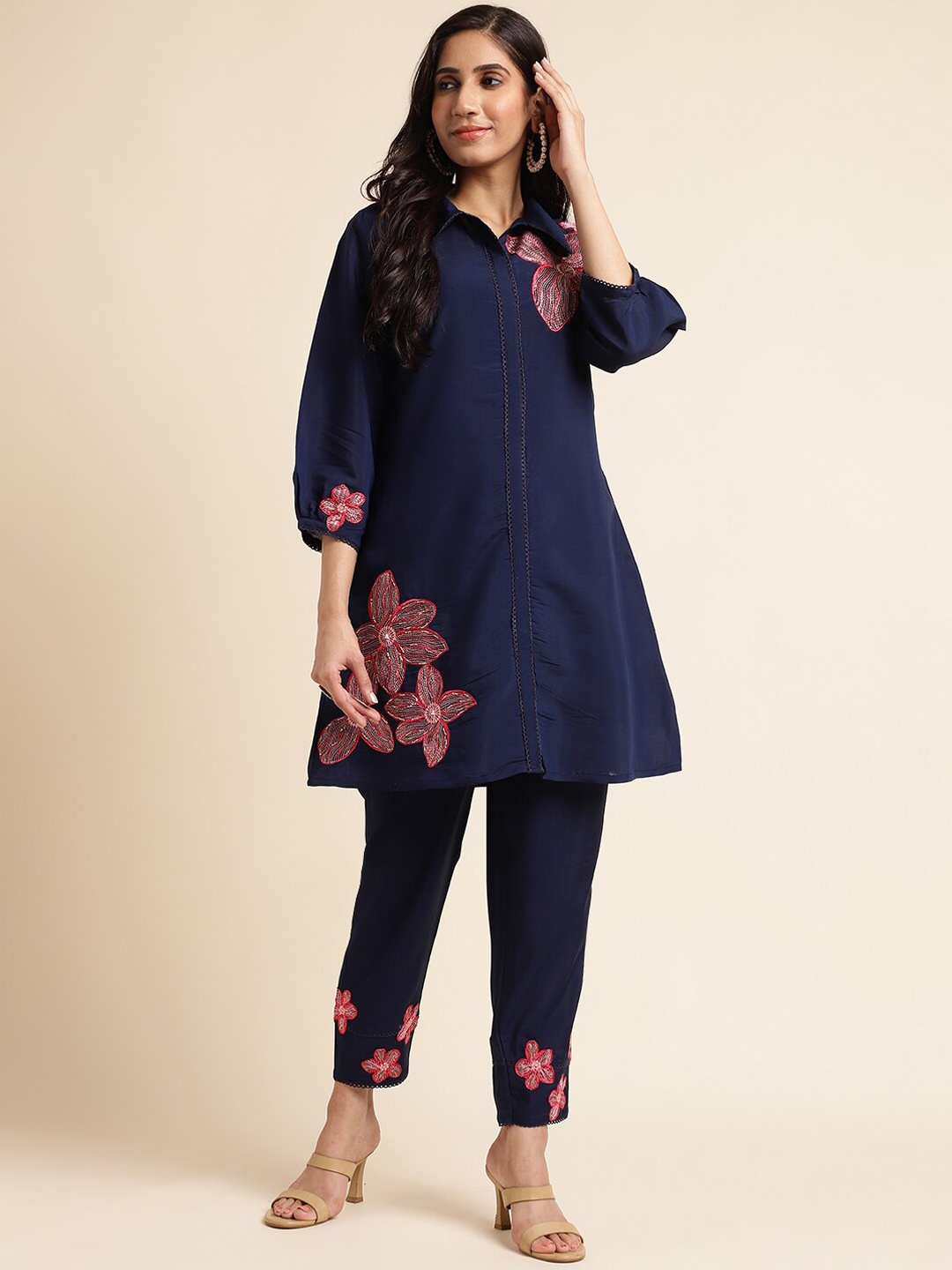 

FABMORA Floral Embroidered Pure Silk A-Line Kurta & Trousers, Navy blue