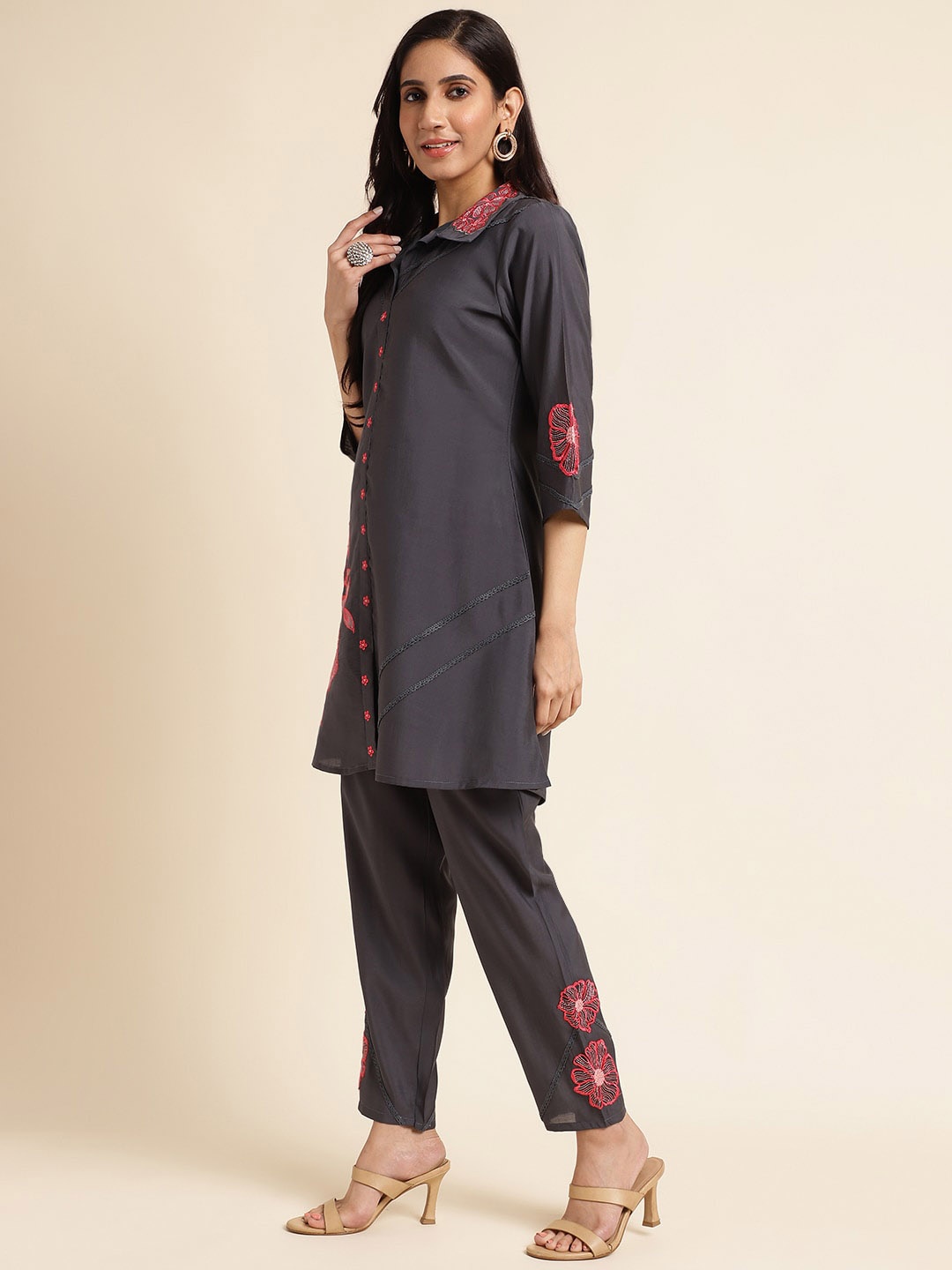 

FABMORA Floral Embroidered Pure Silk A-Line Kurta & Trousers, Grey