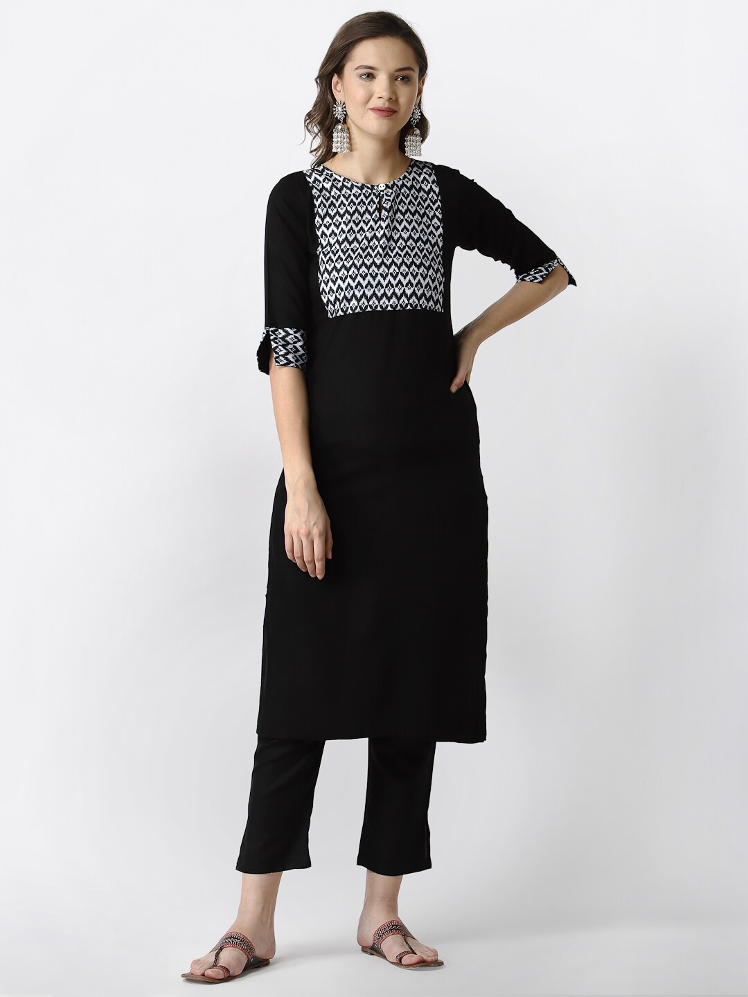 

SKYLEE Geometric Yoke Design Keyhole Neck Straight Kurta, Black