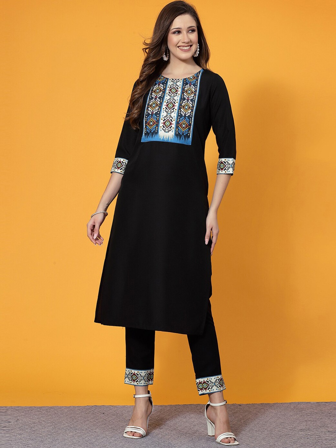 

SKYLEE Black & Blue Printed Boat neck Zari Straight Kurta