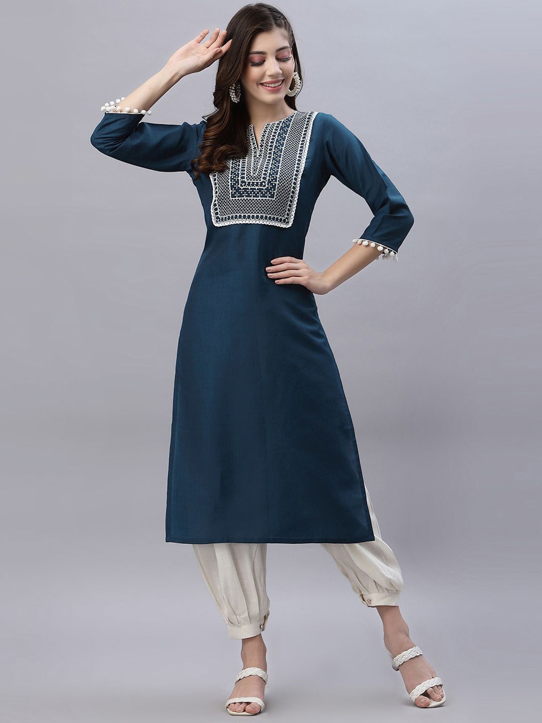 

SKYLEE Navy Blue Embroidered Cotton Silk Thread Work Kurta