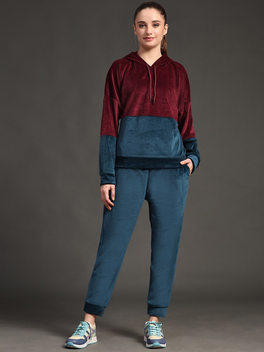 

KALINI Colourblocked Hooded Woollen Tracksuits, Purple