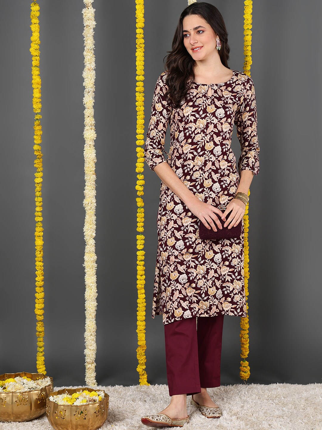 

AHIKA Floral Printed Keyhole Neck Roll-Up Sleeves Straight Kurta, Maroon