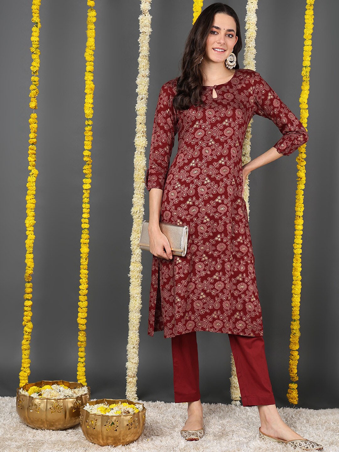 

AHIKA Floral Printed Keyhole Neck Roll-Up Sleeves Straight Kurta, Maroon