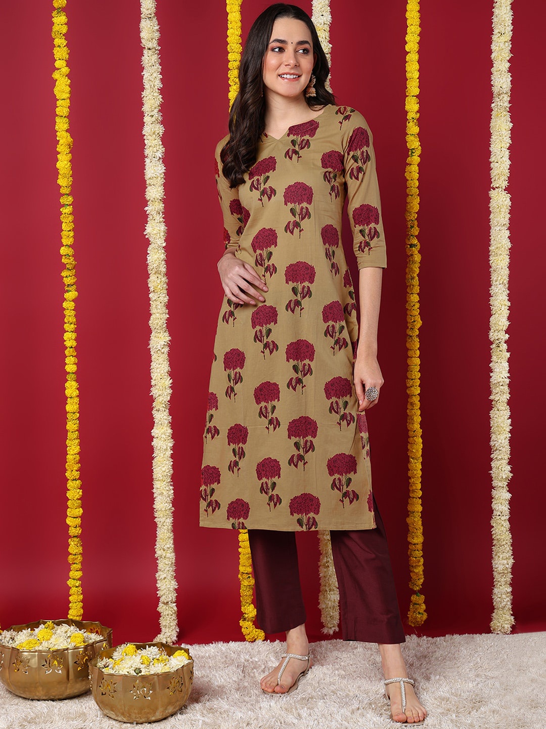 

AHIKA Brown Ethnic Motifs Printed Cotton Straight Kurta
