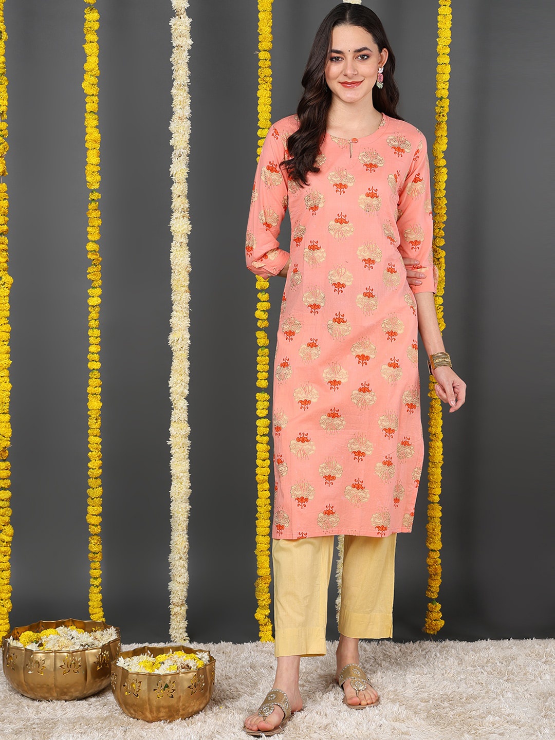 

AHIKA Women Coral Ethnic Motifs Printed Keyhole Neck Kurta