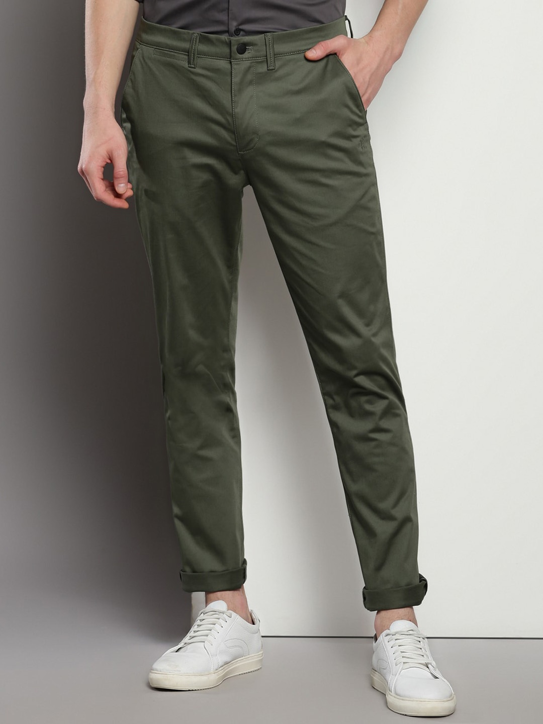 

Calvin Klein Men Mid-Rise Slim Fit Organic Cotton Chinos Trousers, Olive