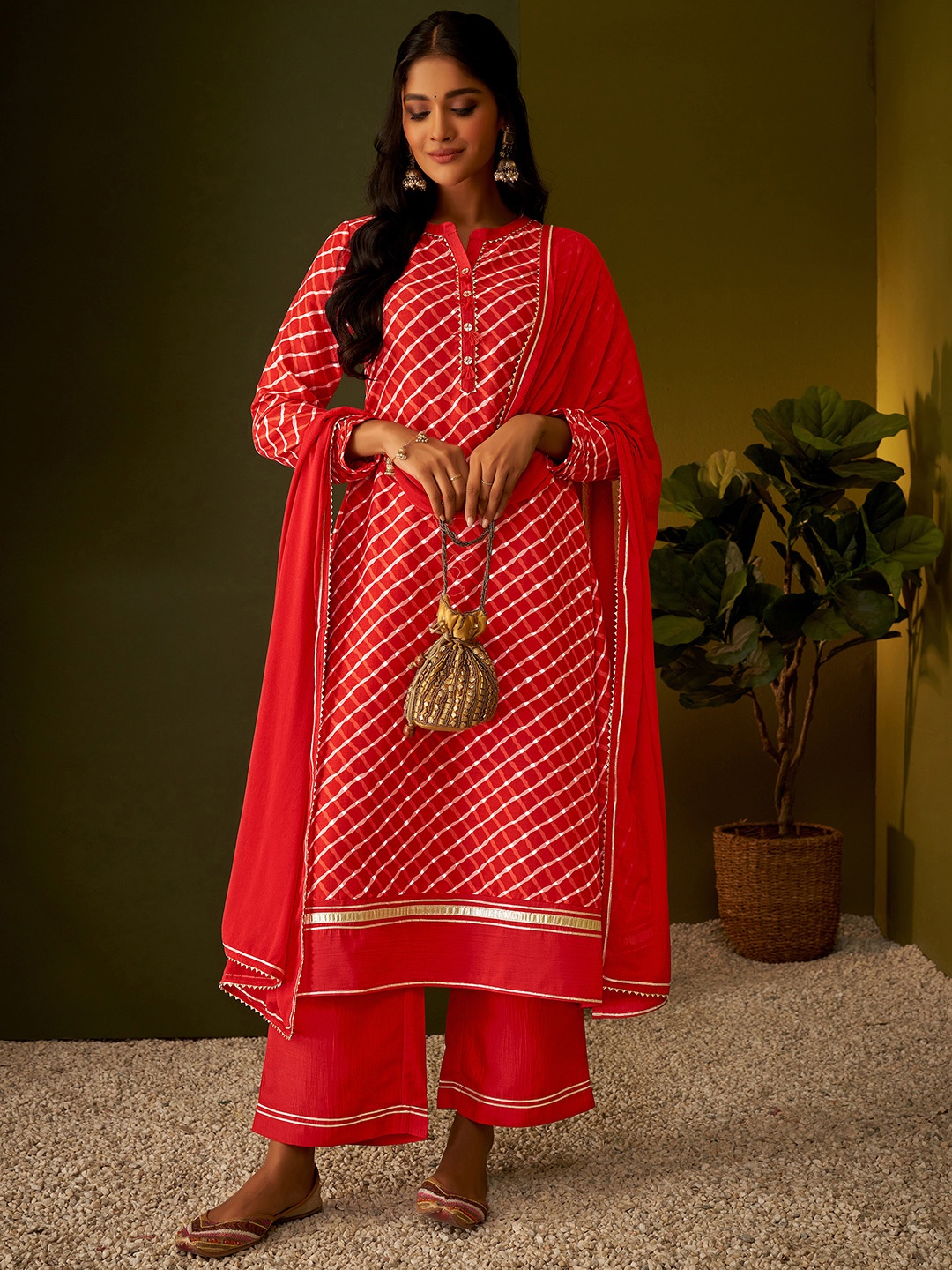 

DRESOUL Checked Regular Kurta With Sharara & Dupatta, Red