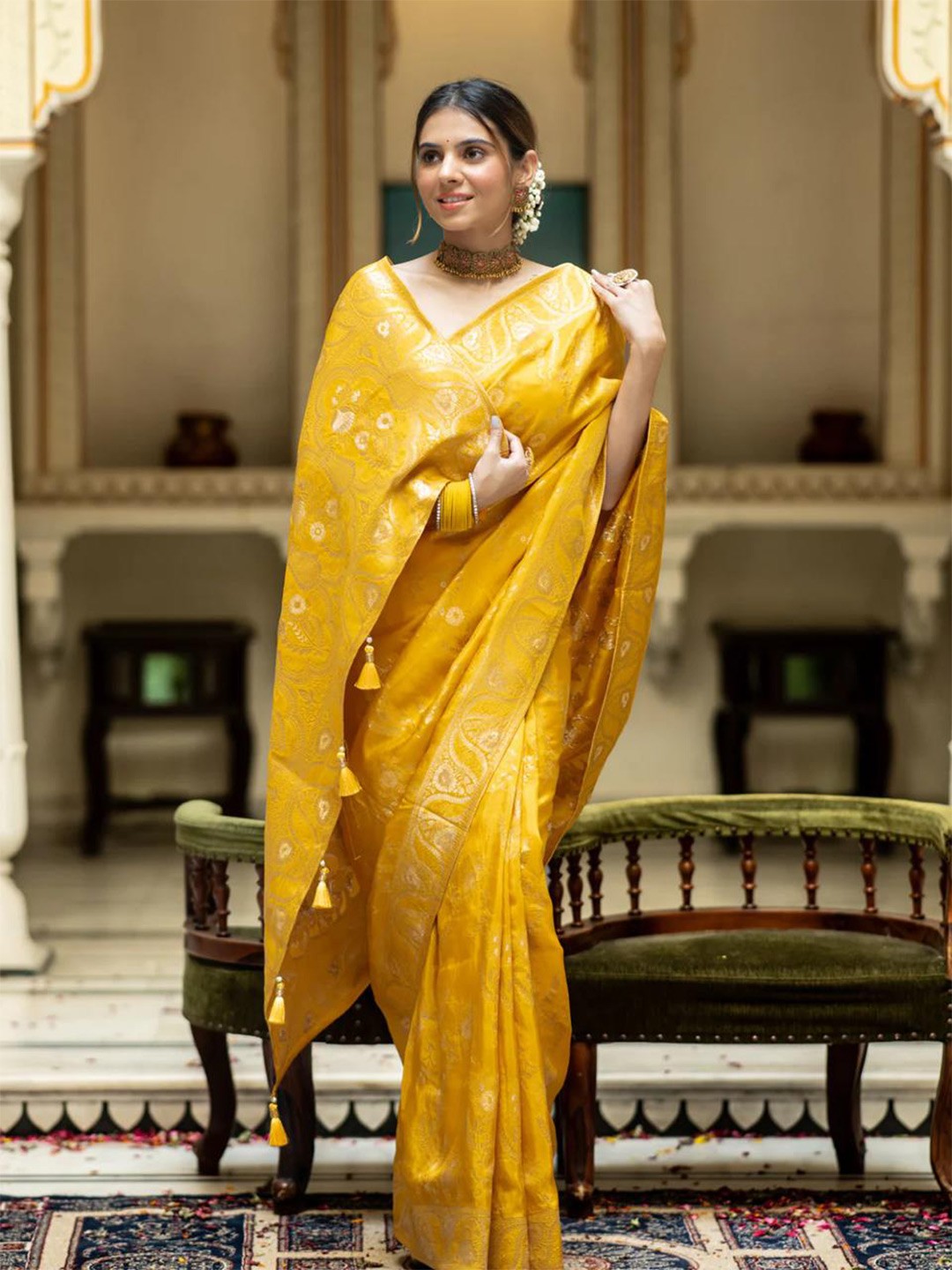 

AVANTIKA FASHION Ethnic Motifs Woven Design Pure Silk Kanjeevaram Saree, Yellow