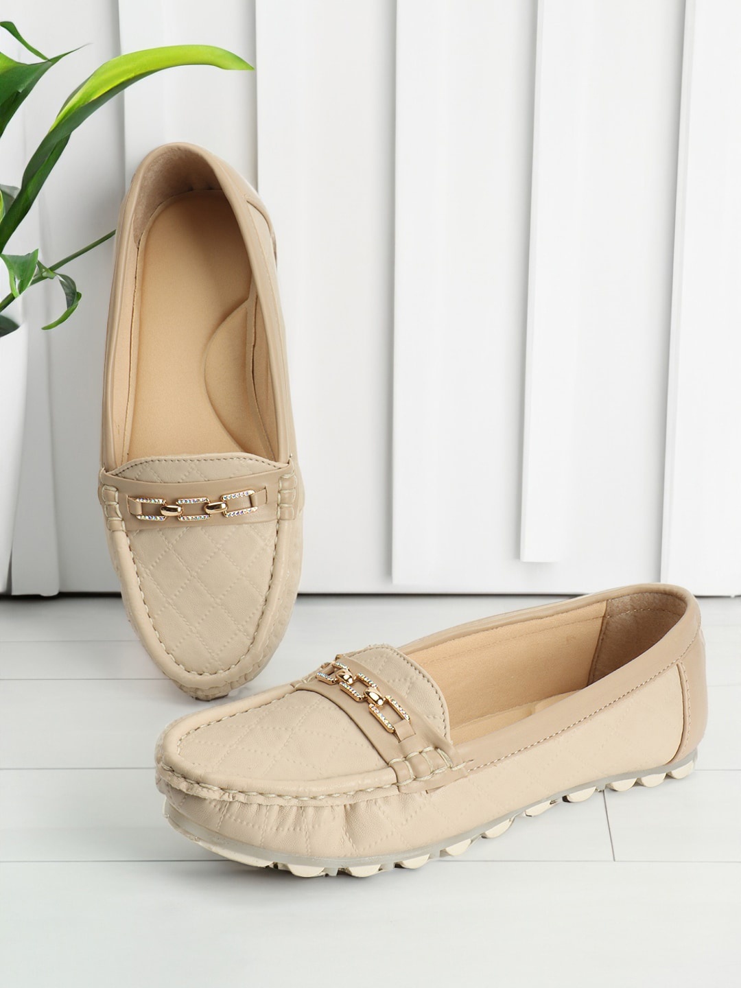 

FASHIMO Women Textured Lightweight Comfort Insole Horsebit Loafers, Cream