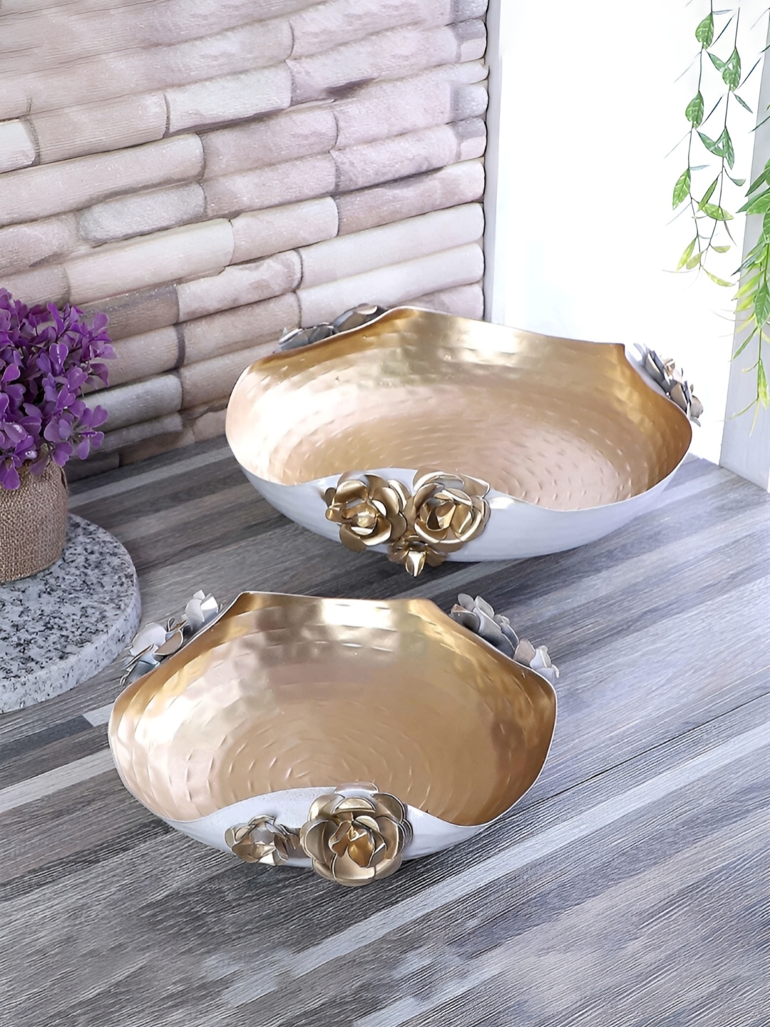 

ARVALLEY Gold Toned & White 2 Pcs Textured Decorative Bowls