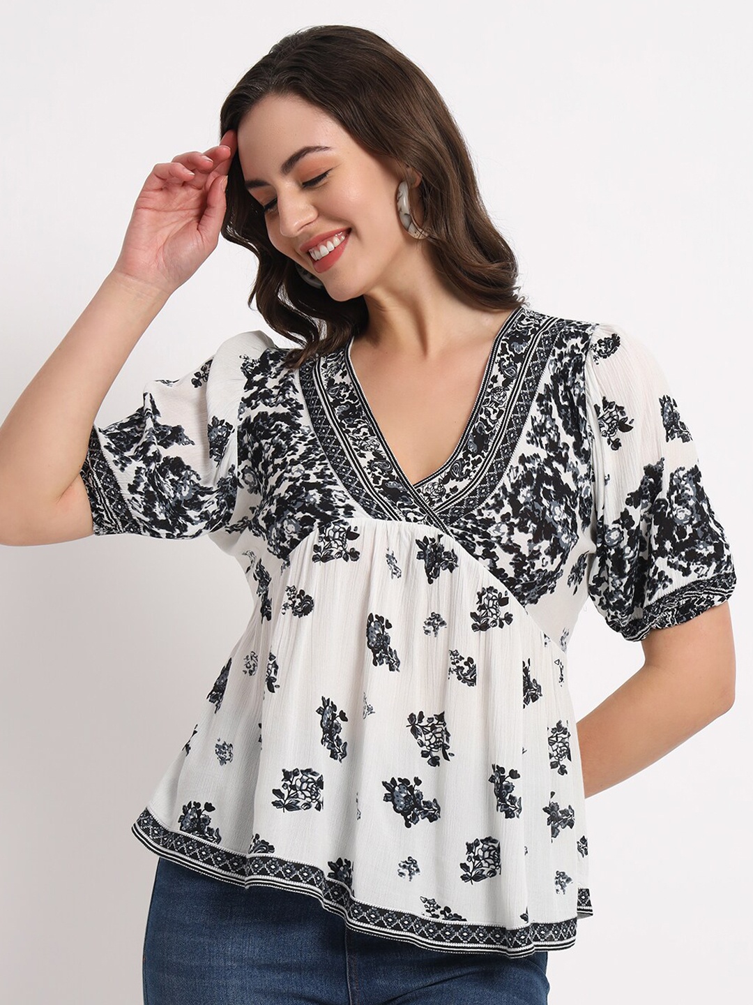 

VELDRESS Floral Printed Puffed Sleeves Empire Top, White