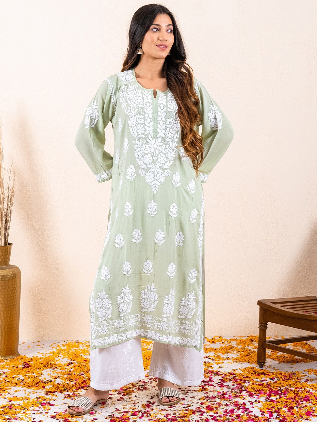

Chowkhat Floral Embroidered Chikankari Straight Kurta, Green