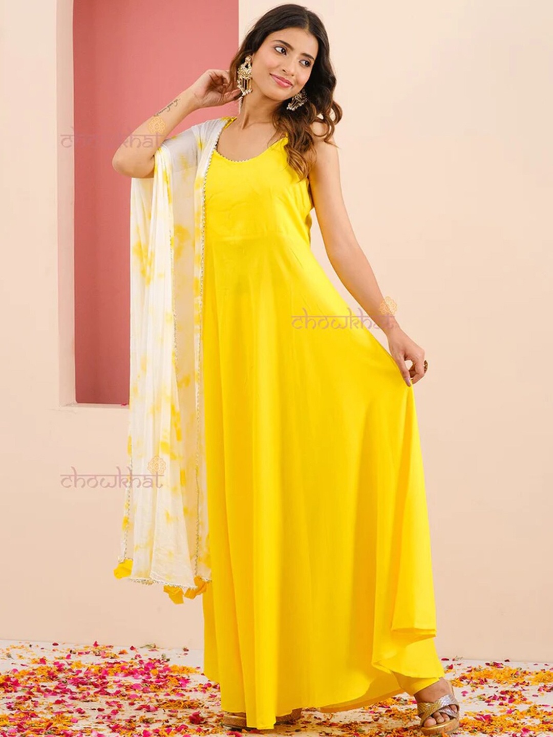 

Chowkhat Gotta Patti Sleeveless Anarkali Kurta & Trousers With Dupatta, Yellow