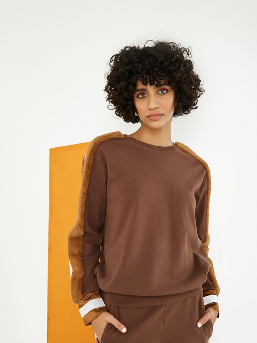 

Muvazo Round Neck Cotton Pullover Sweatshirt, Brown