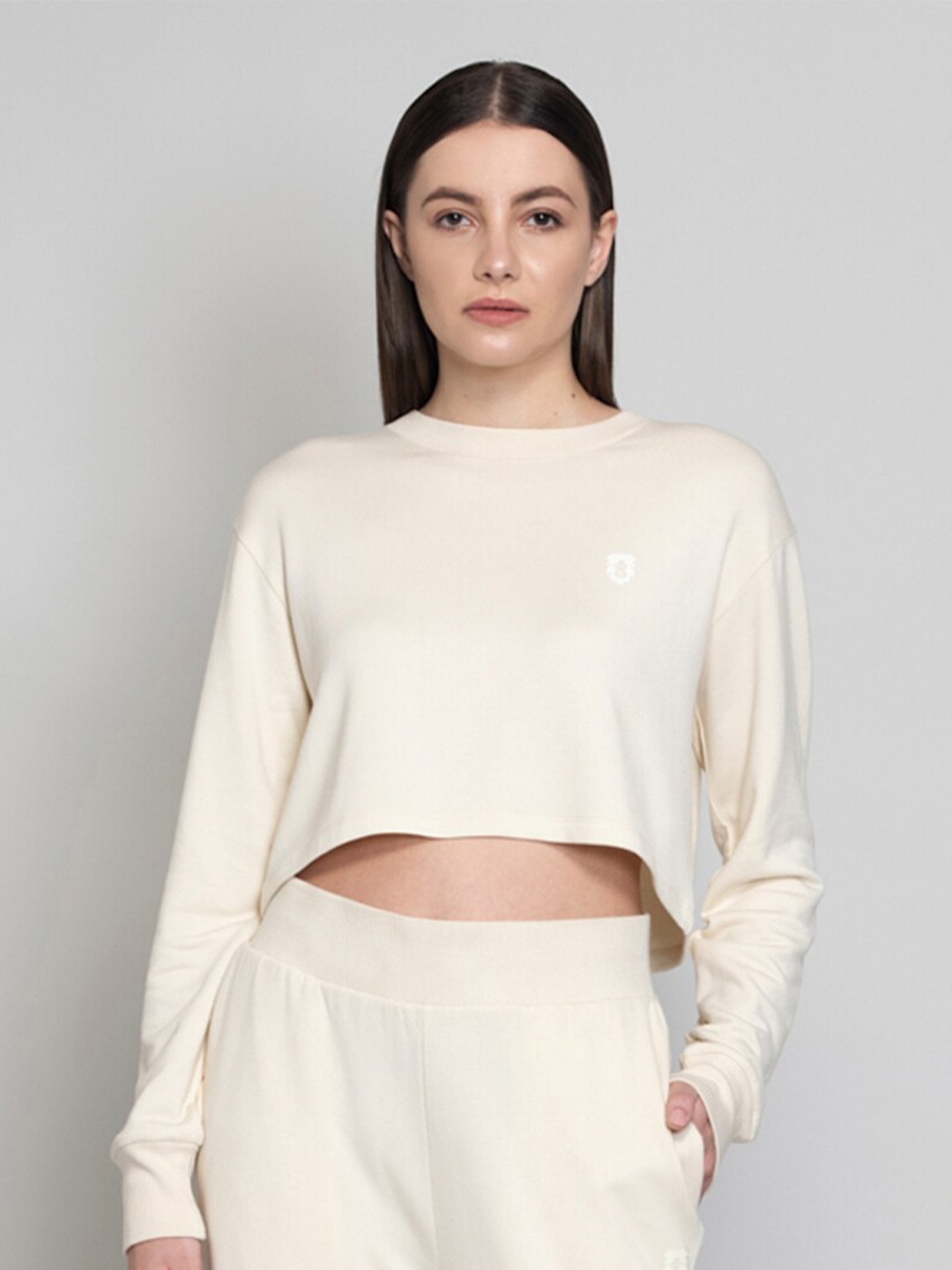 

Muvazo Round Neck Pullover Crop Sweatshirt, Off white